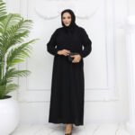 Tesettür Siyah Fularlı Düğme Detaylı Fermuarlı Büyük Beden Kadın Ferace