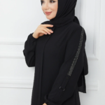 Tesettür Siyah Taş Işlemeli Apoletli Fermuarlı Büyük Beden Kadın Ferace - Mevsimlik Azra Ferace